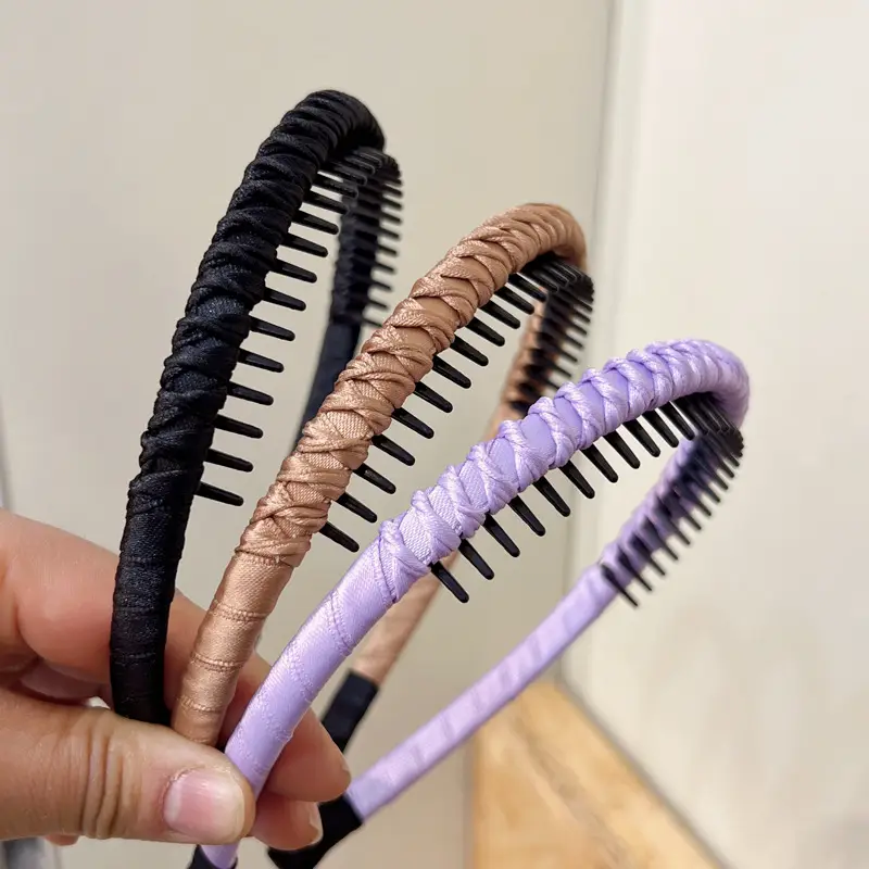 Skull Top Headband with Teeth for Face Wash & Hair Clip — feature 4