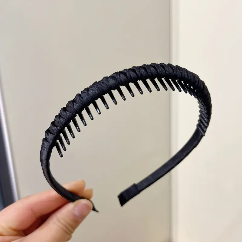 Skull Top Headband with Teeth for Face Wash & Hair Clip - Image 10