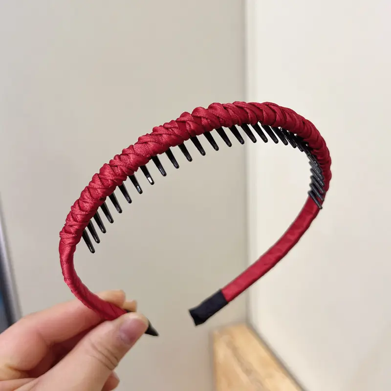Skull Top Headband with Teeth for Face Wash & Hair Clip - Image 2