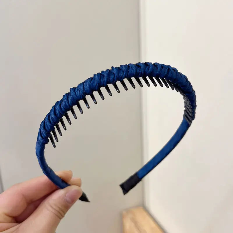 Skull Top Headband with Teeth for Face Wash & Hair Clip - Image 3
