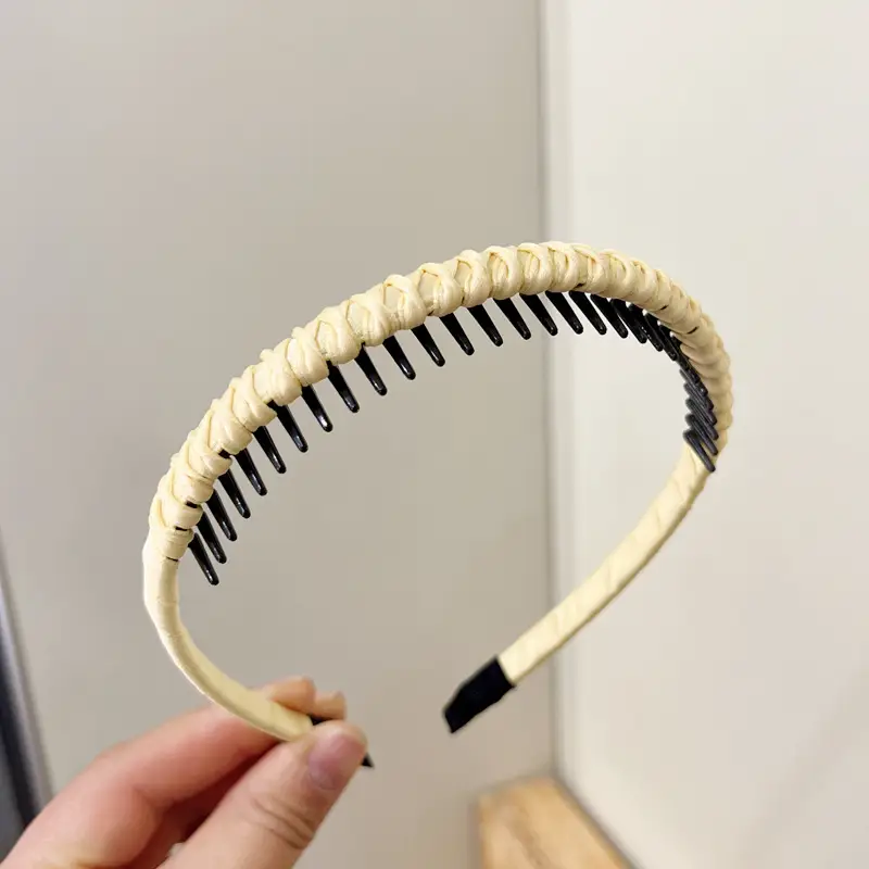 Skull Top Headband with Teeth for Face Wash & Hair Clip - Image 6