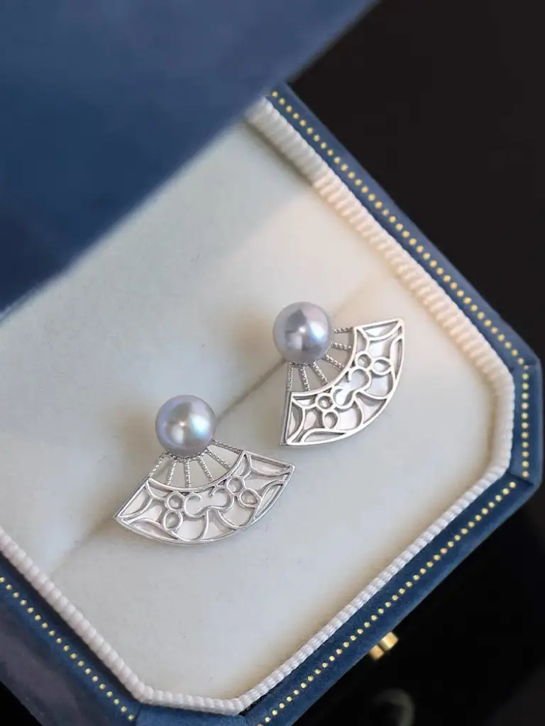 2023 Retro Shell Hollow Pearl Earrings — feature 2