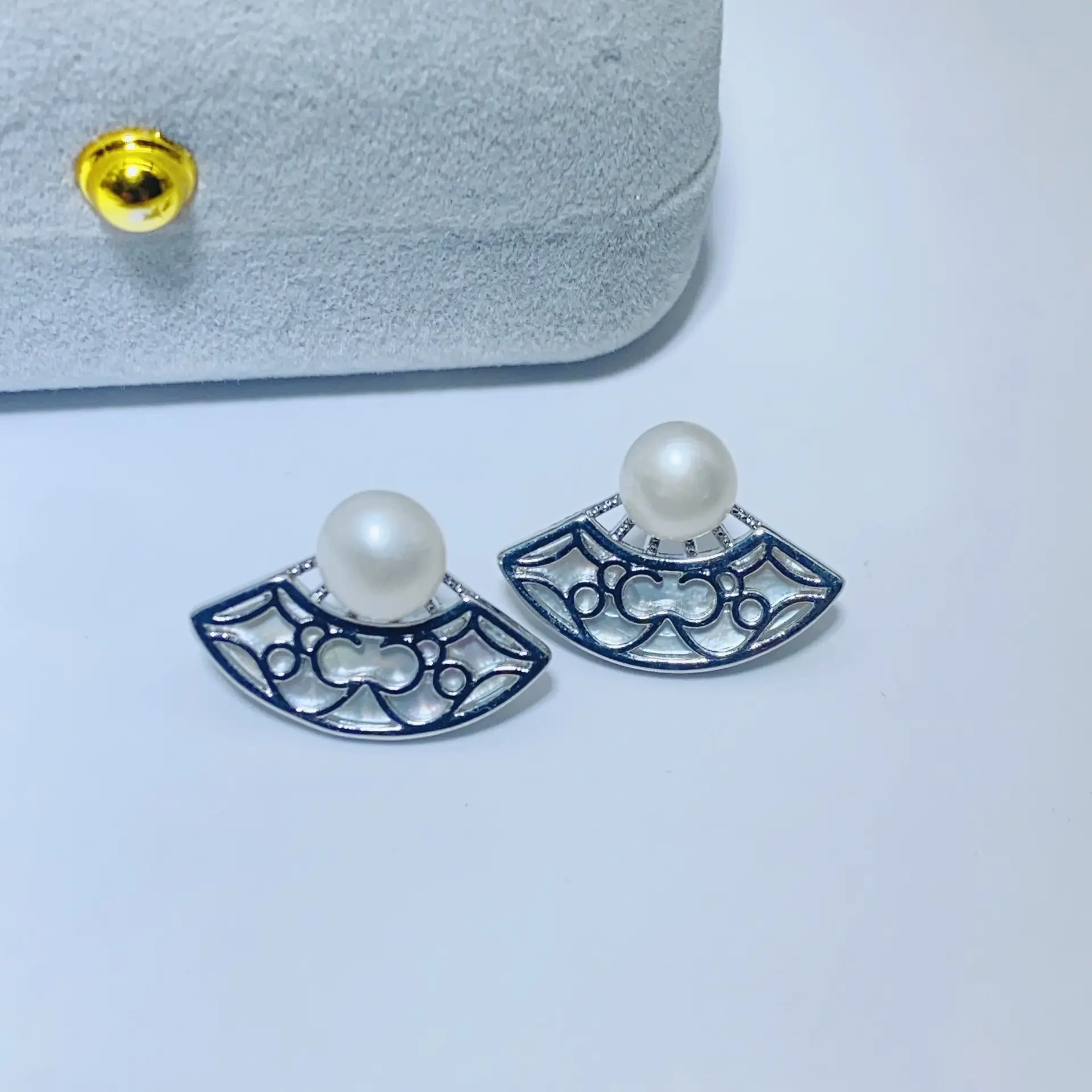 2023 Retro Shell Hollow Pearl Earrings - Image 4