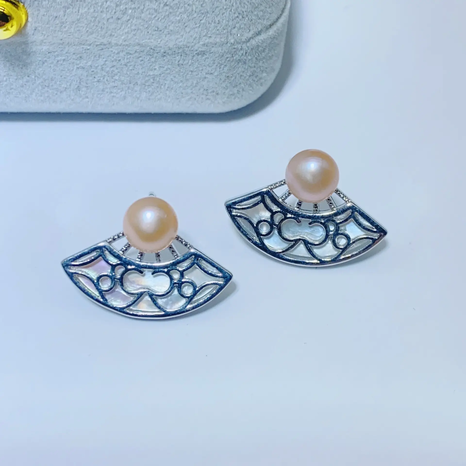 2023 Retro Shell Hollow Pearl Earrings - Image 5