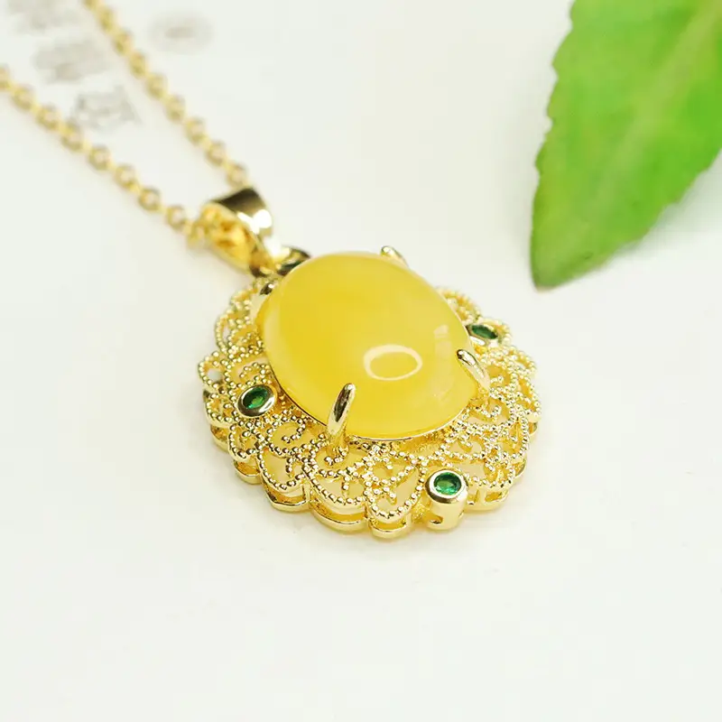 Yellow Amber Palace Style Necklace with Green Gemstone - Image 5