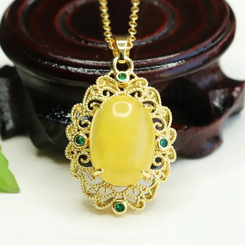 Yellow Amber Palace Style Necklace with Green Gemstone — feature 7
