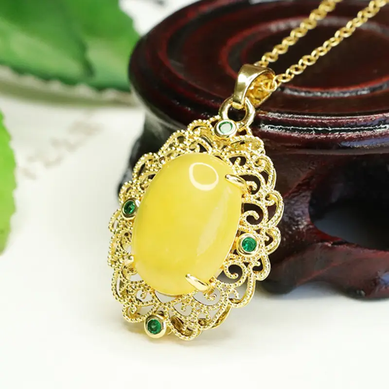 Yellow Amber Palace Style Necklace with Green Gemstone — feature 9