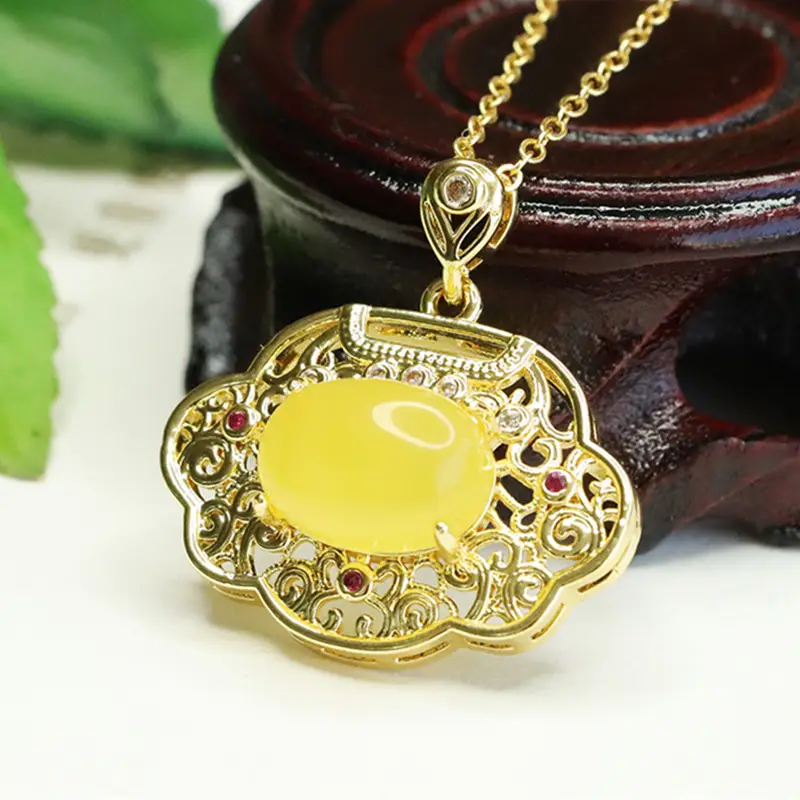 Aiyu Yellow Honey Amber Necklace with Gold Chain — feature 3