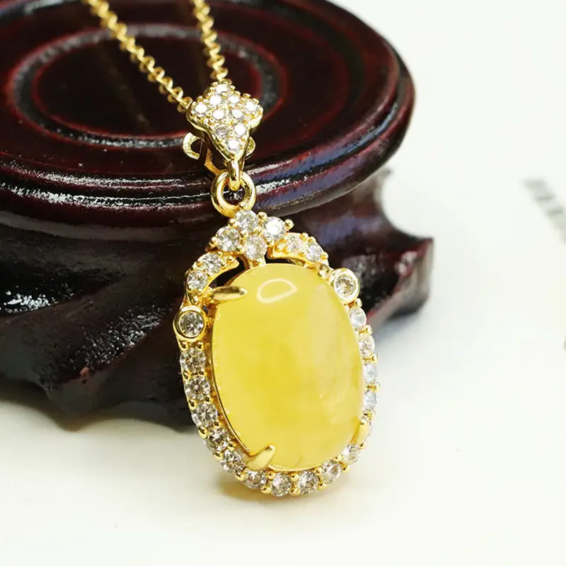 Aiyu Natural Amber Pendant Necklace with Diamond Set — feature 5