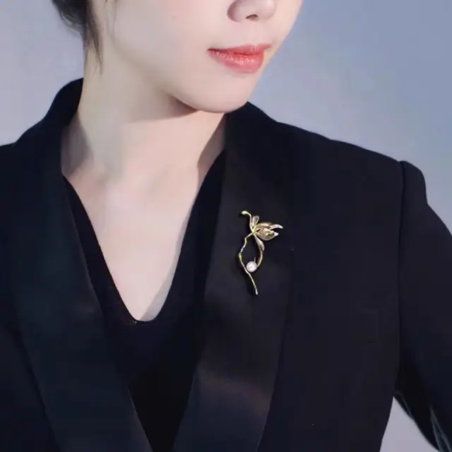French Romantic Bohemian Pearl Brooch Autumn Winter Collar - Image 3