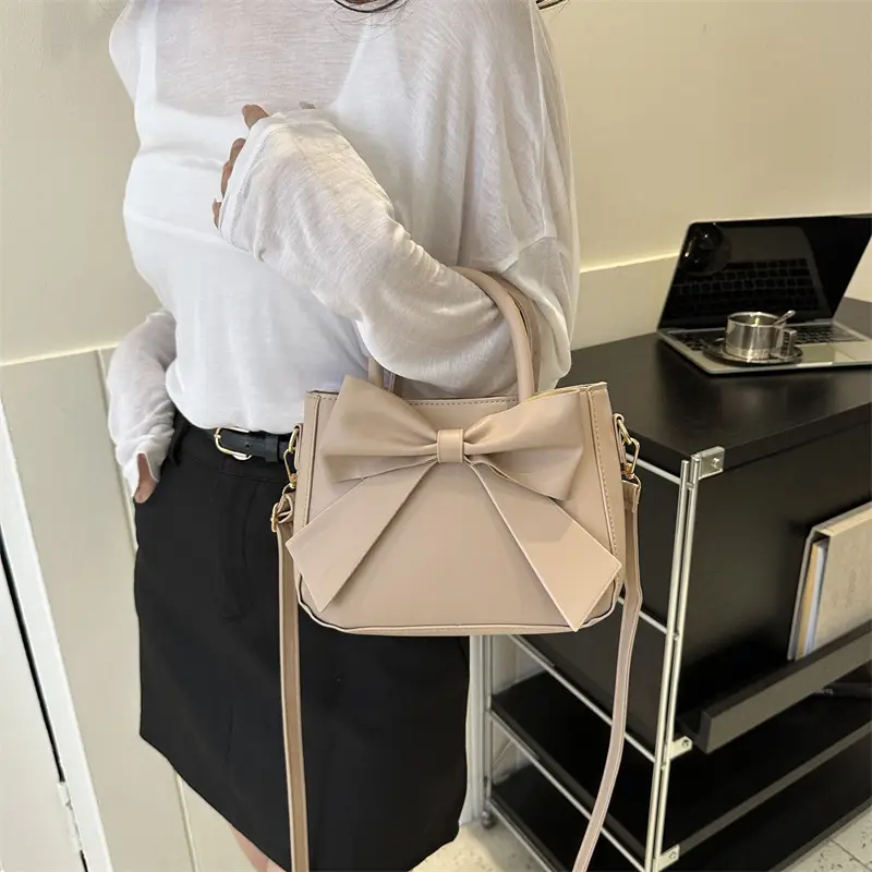2025 Autumn and Winter New Fashion PU Handbag Shoulder Crossbody Small Square Bag Women's Bag Fashion Elegant Small Bag Women luggage and leather goods - Image 9