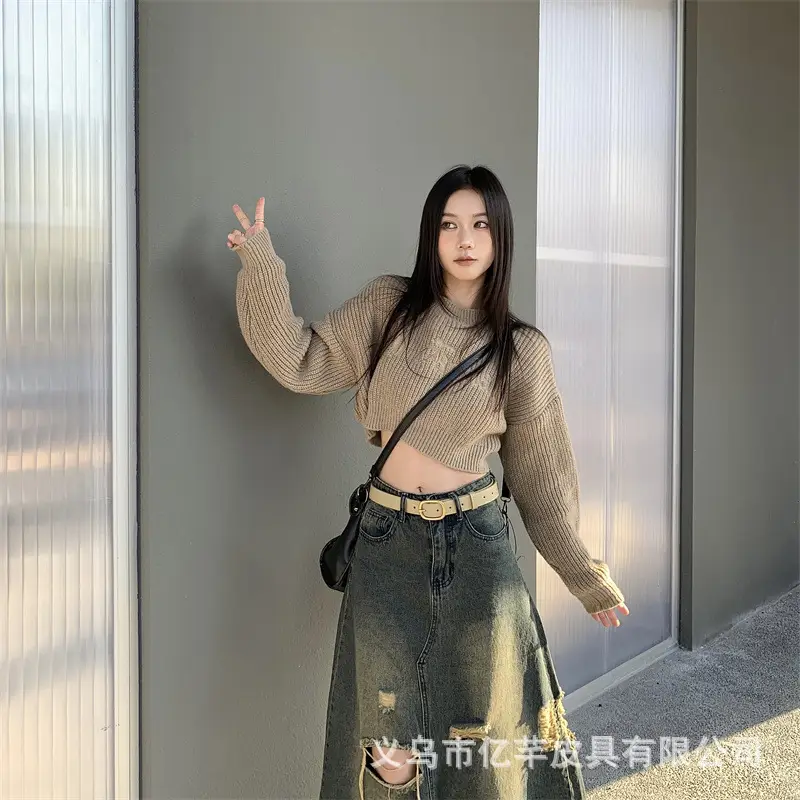 Brown Leather Belt with Gold buckle for Women — feature 20