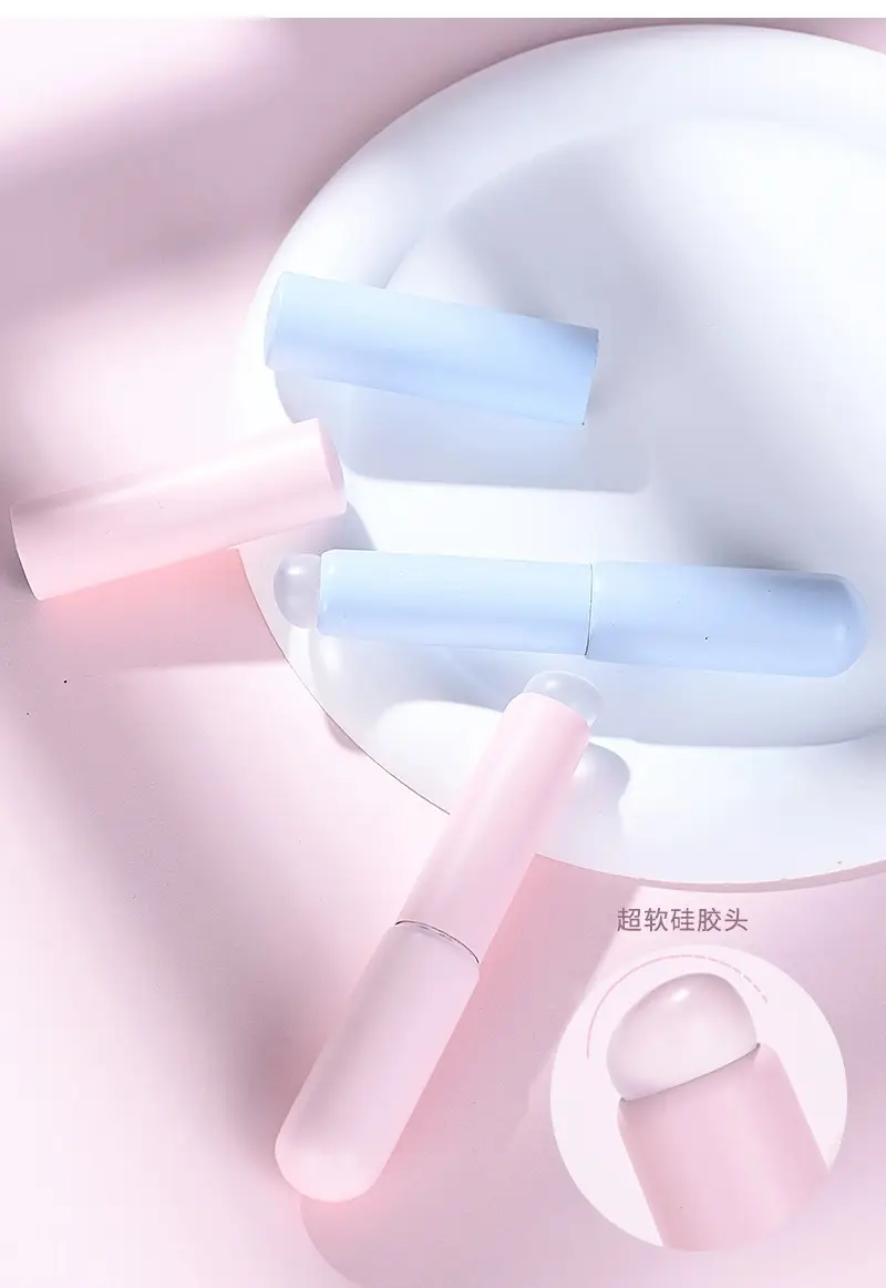 Silicone Lip Brush with Cover Q Soft Small Portable Round Head Fingertip Lipstick Blending Concealer Brush Mini Novice Makeup Brush — feature 3