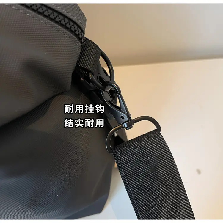 Large Capacity Yoga Bag Red Black Shoulder Handbag — feature 3