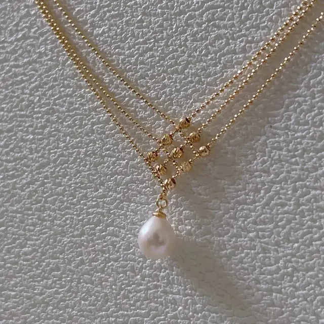 Three-Layer Vintage Pearl Necklace with 14K Gold Plating - Image 2