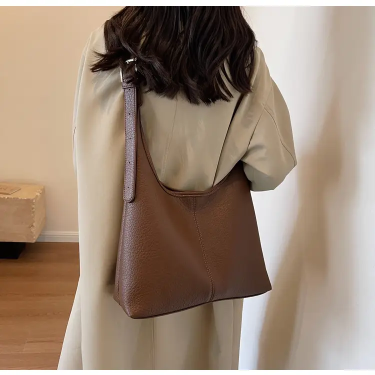Women's 2023 Retro Shoulder Bag Autumn Commute Bucket Tote — feature 18
