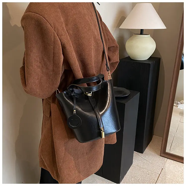 Women's Brown Leather Shoulder Bag 2023 Retro Style — feature 11