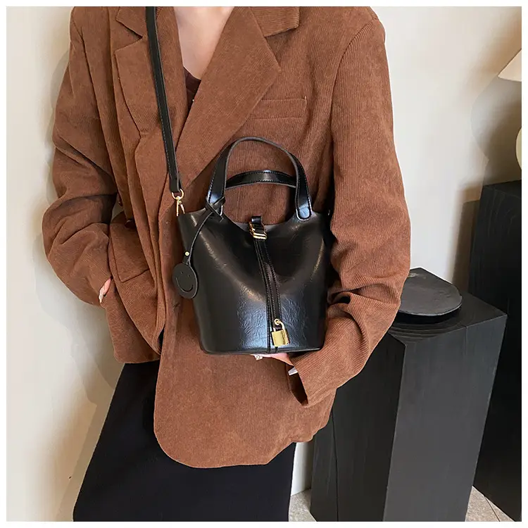 Women's Brown Leather Shoulder Bag 2023 Retro Style — feature 12
