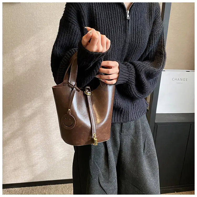 Women's Brown Leather Shoulder Bag 2023 Retro Style — feature 7