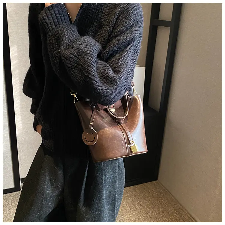 Women's Brown Leather Shoulder Bag 2023 Retro Style — feature 9