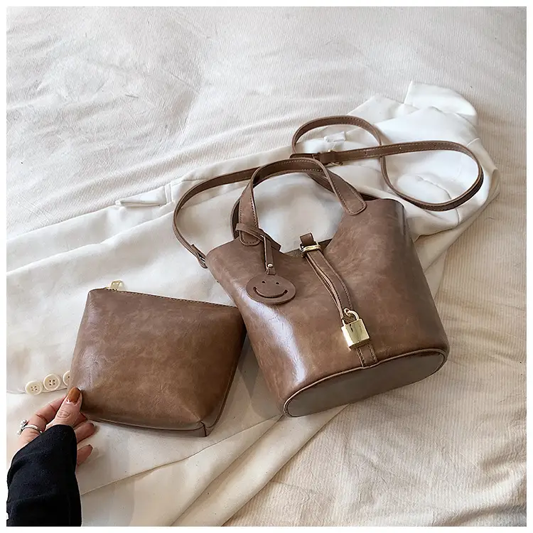 Women's Brown Leather Shoulder Bag 2023 Retro Style - Image 3