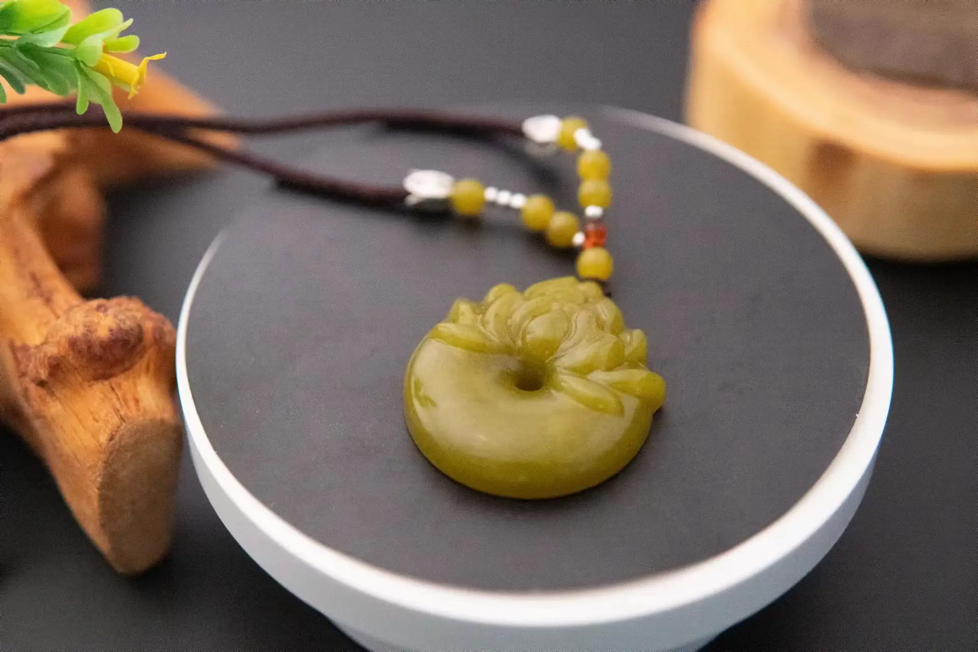 Xiuyan Jade Lotus Pendant with Peace Buckle — feature 2
