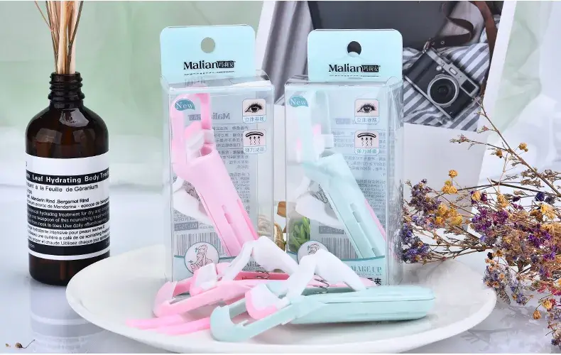 Pink Push-Type Eyelash Curler for Women — feature 12