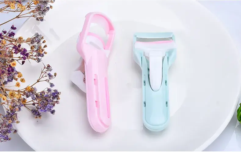Pink Push-Type Eyelash Curler for Women — feature 14