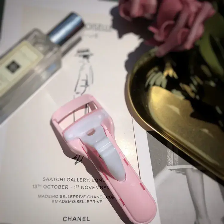 Pink Push-Type Eyelash Curler for Women