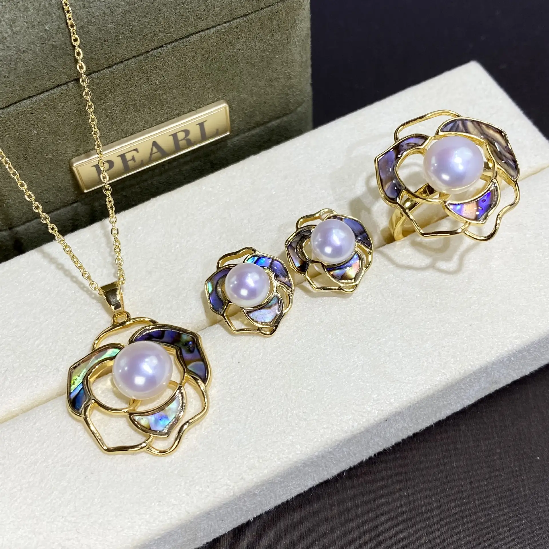 TikTok 3Pc Pearl Earring Set Gold Plated Women - Image 3