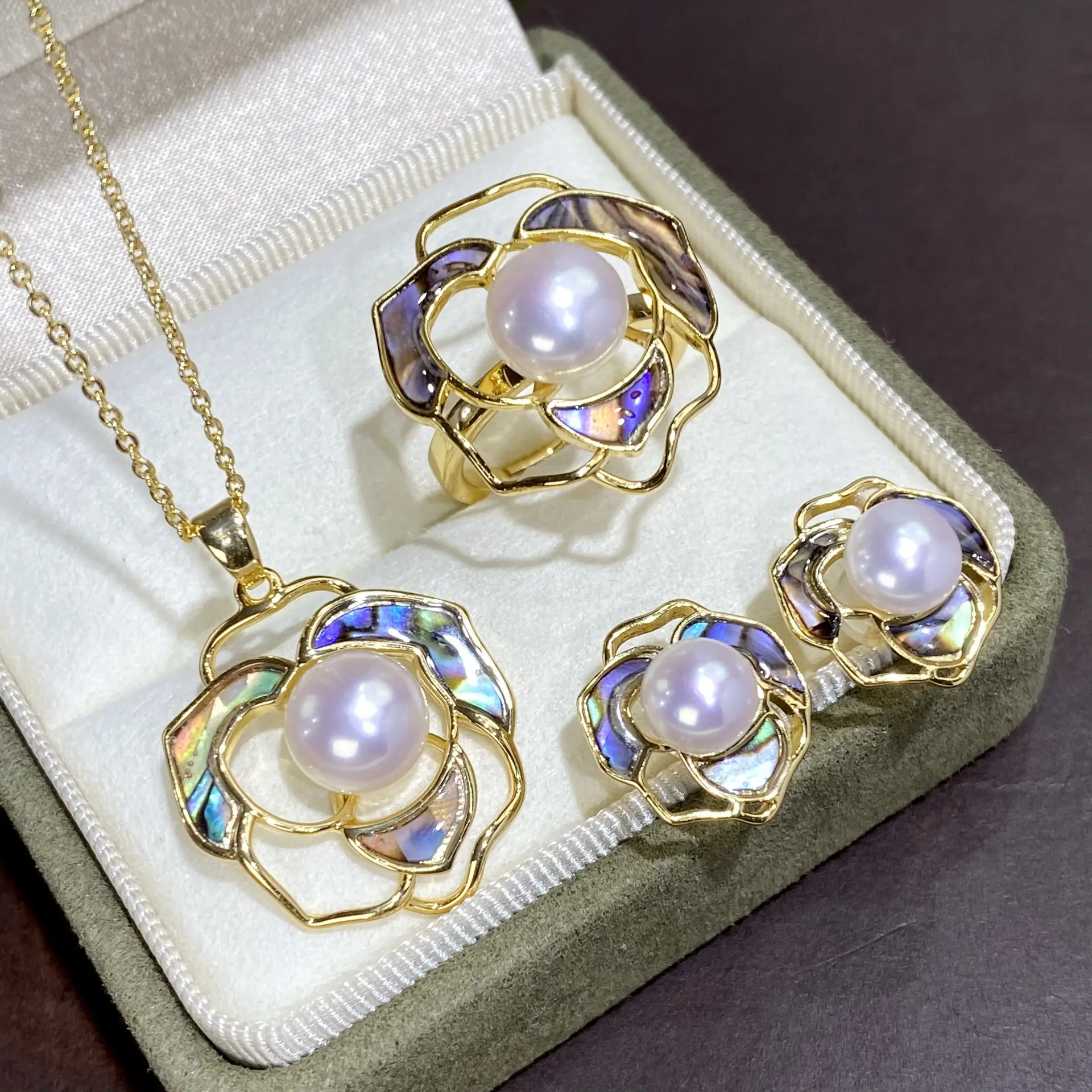 TikTok 3Pc Pearl Earring Set Gold Plated Women - Image 4