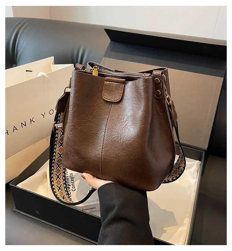 Women Bucket Bag Retro Niche Design 2023 — feature 1