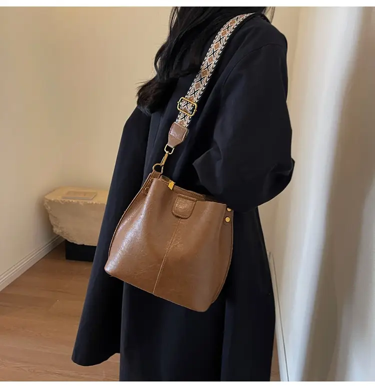 Women Bucket Bag Retro Niche Design 2023 — feature 15
