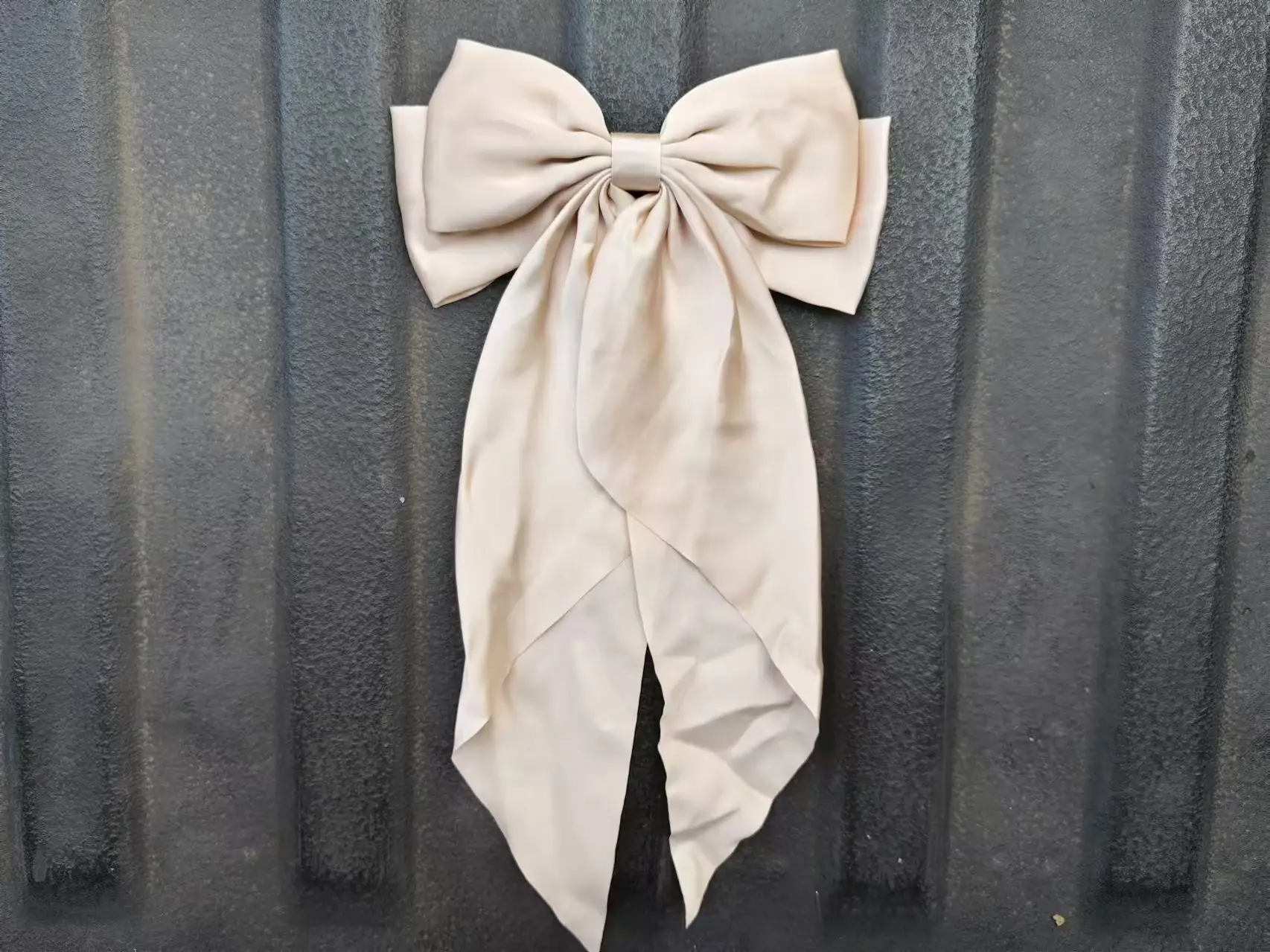 Elegant White Satin Hair Clip with Big Bow Design