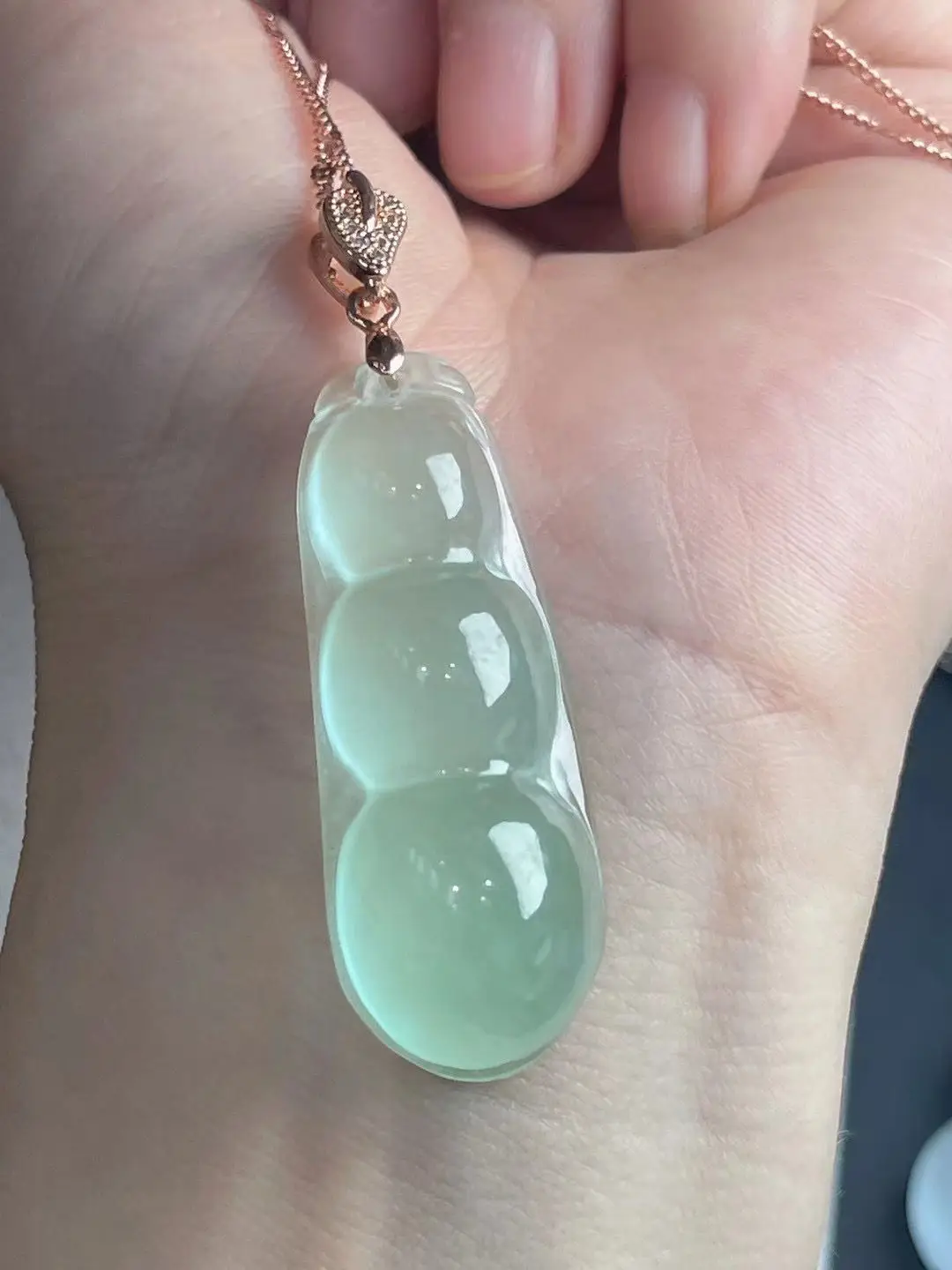 Light Green Ice Jade Lucky Bean Pendant for Men Women — feature 8