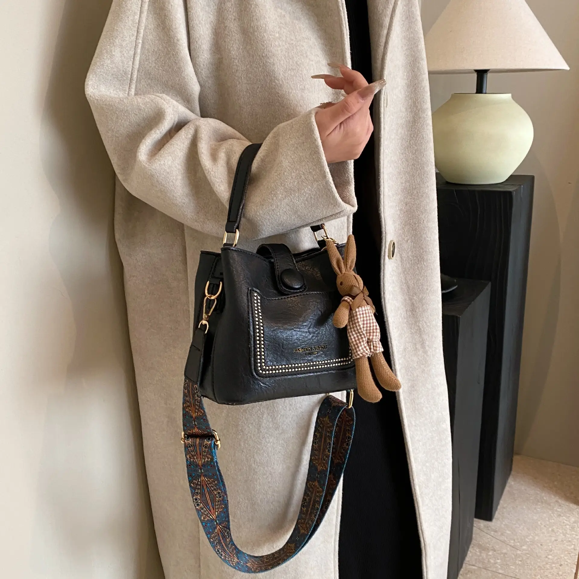 Women Retro Brown Shoulder Messenger Bag 2023 - Image 3