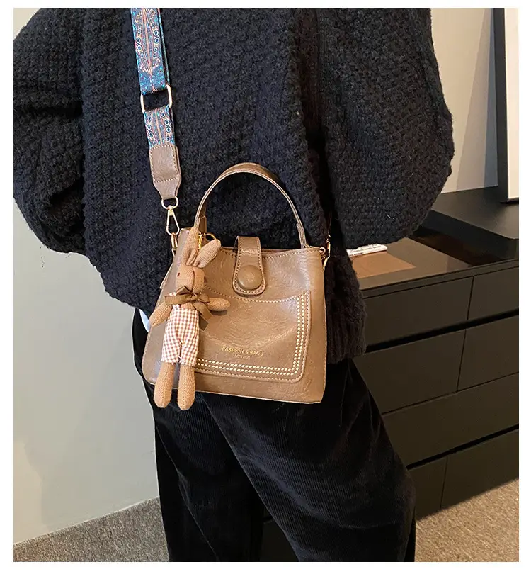 Women Retro Brown Shoulder Messenger Bag 2023 — feature 1