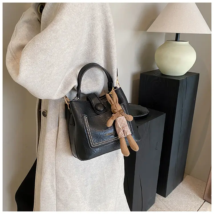 Women Retro Brown Shoulder Messenger Bag 2023 — feature 15