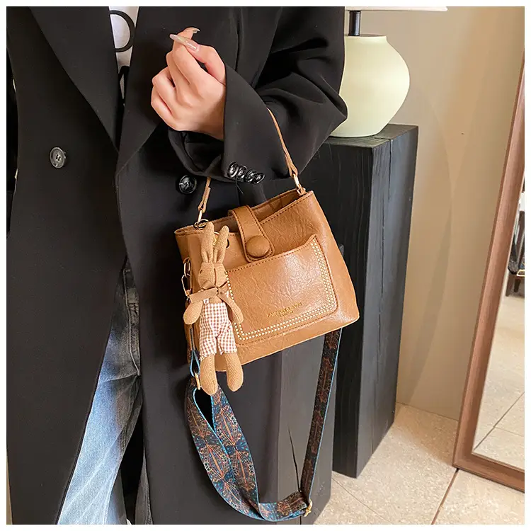 Women Retro Brown Shoulder Messenger Bag 2023 — feature 17