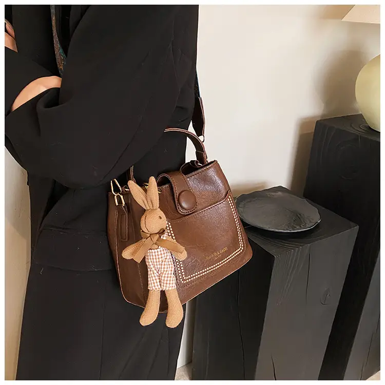 Women Retro Brown Shoulder Messenger Bag 2023 — feature 19