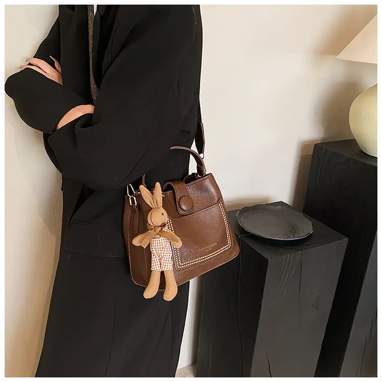 Women Retro Brown Shoulder Messenger Bag 2023 — feature 20