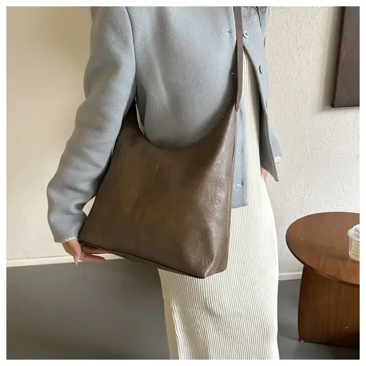 Brown Canvas Shoulder Bag for Women 2022 — feature 15
