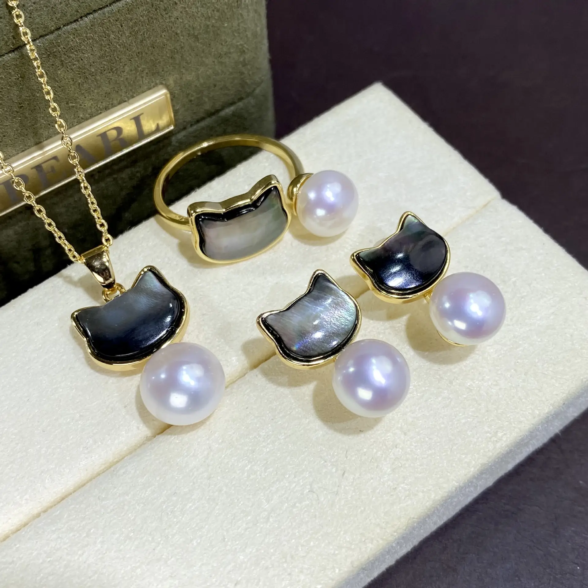 Women's Black Cat Pearl Earrings Set S925 Gold — feature 2