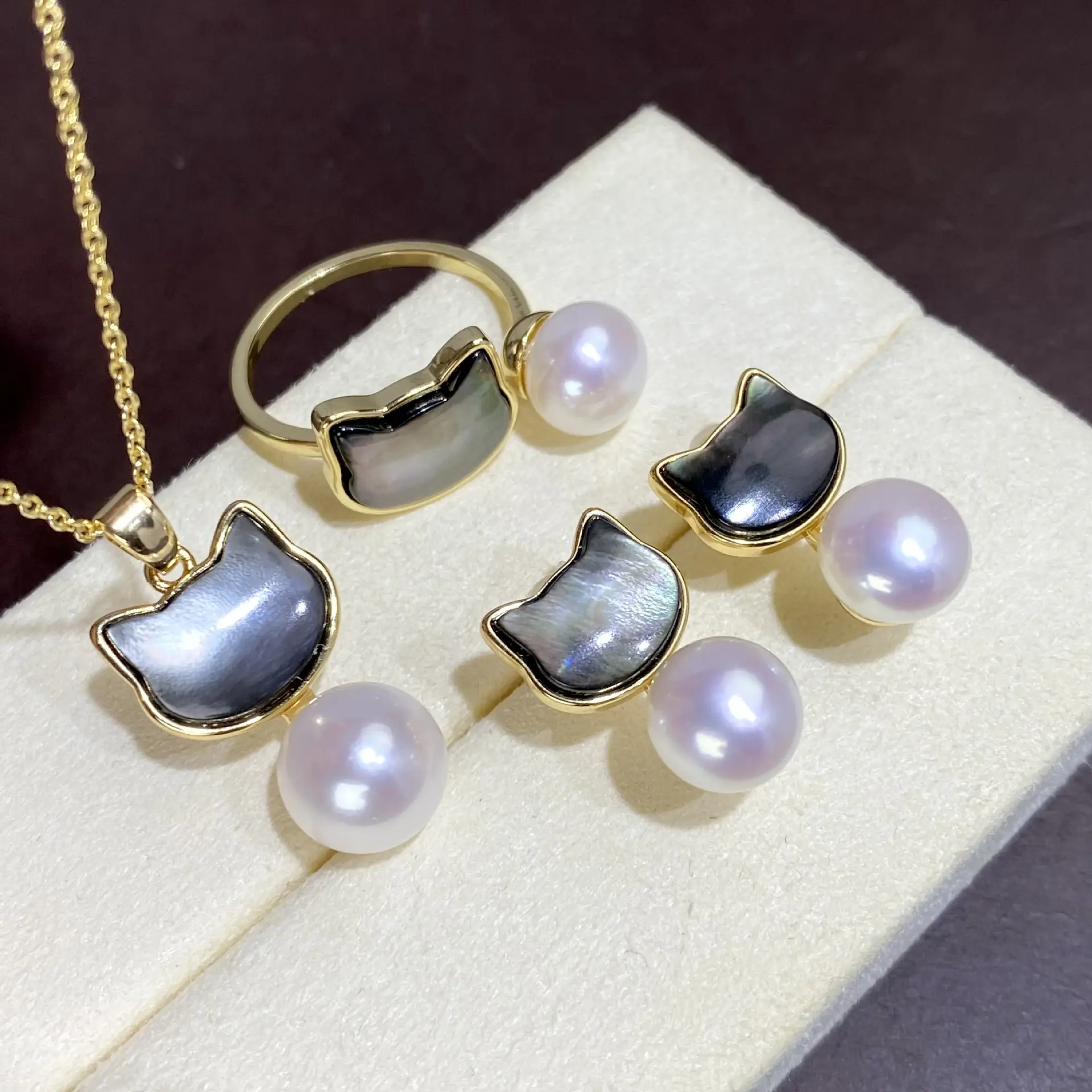 Women's Black Cat Pearl Earrings Set S925 Gold — feature 3