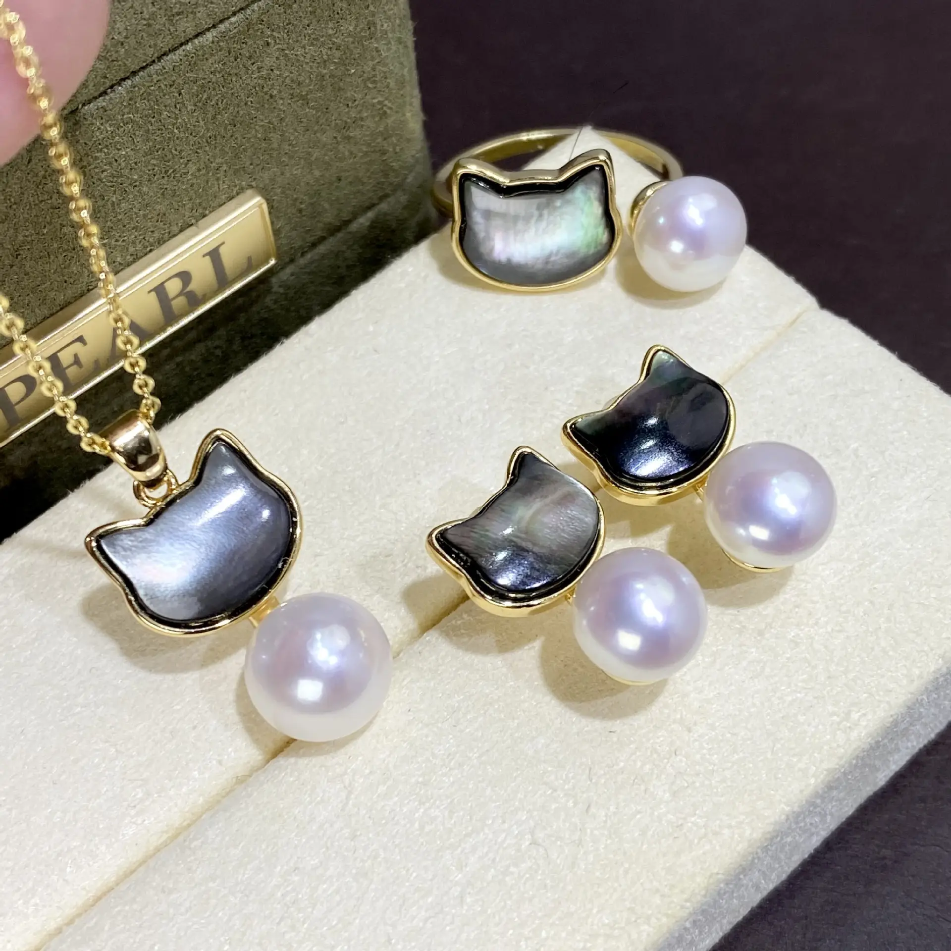 Women's Black Cat Pearl Earrings Set S925 Gold — feature 6