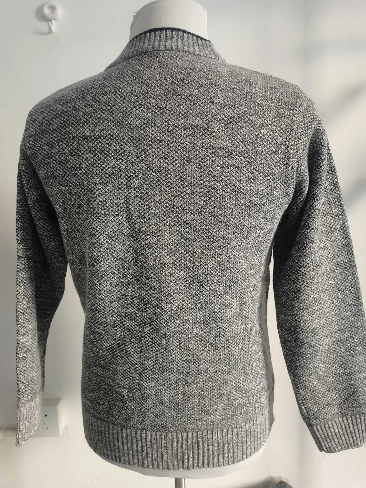 Men's Grey Knitted Cardigan Jacket Warm Comfortable Casual Wear — feature 14
