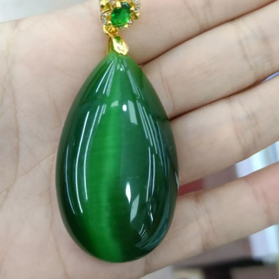 Green Water Drop Jade Pendant Necklace for Women — feature 2