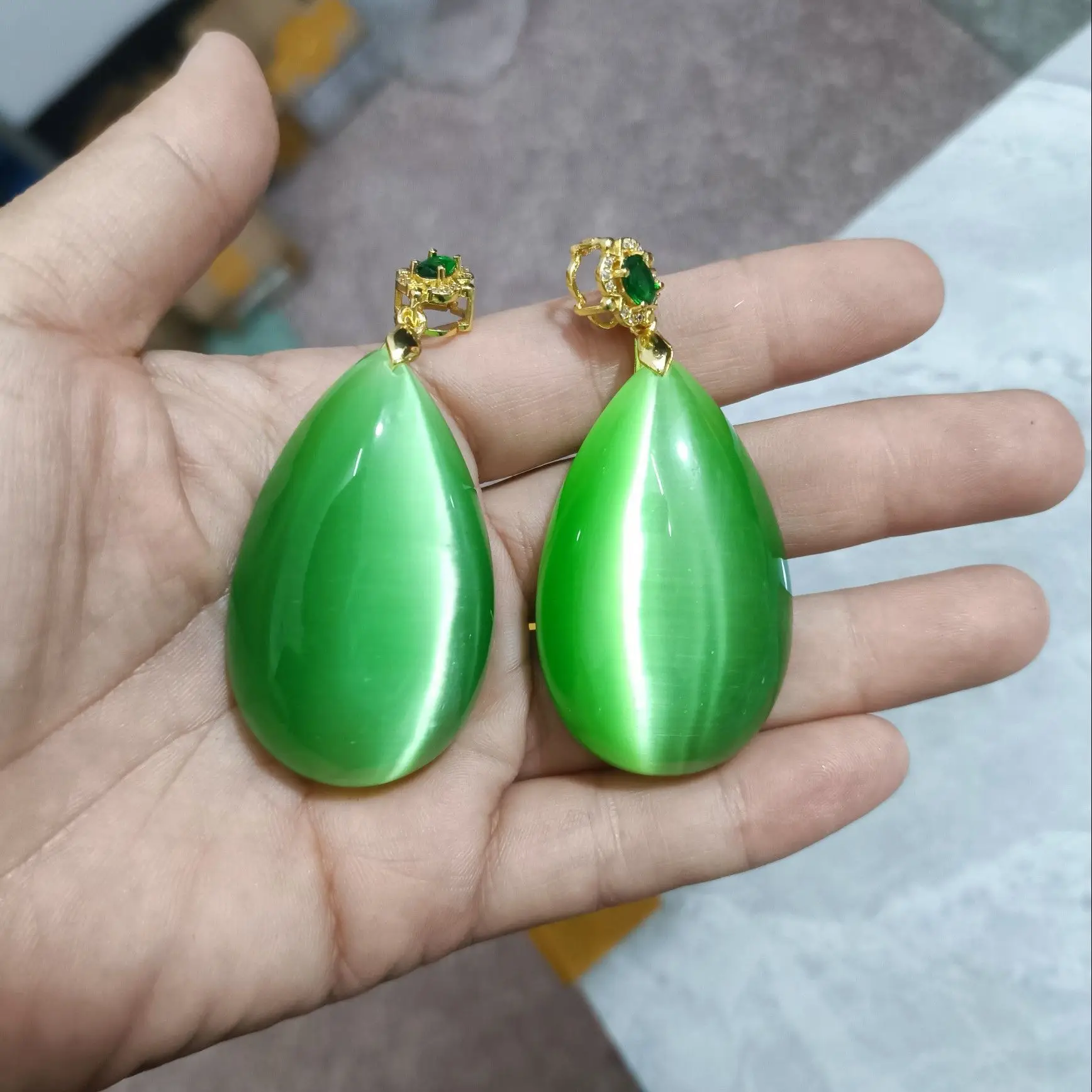 Green Water Drop Jade Pendant Necklace for Women - Image 2