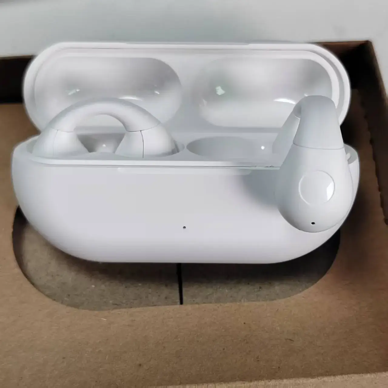 Wireless Bluetooth Earbuds with Fingerprint Touch & Sports Design — feature 15