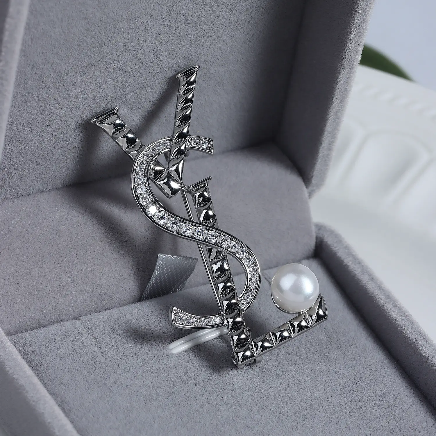 Dream Crystal Butterfly Brooch with Pearl for Women - Image 3